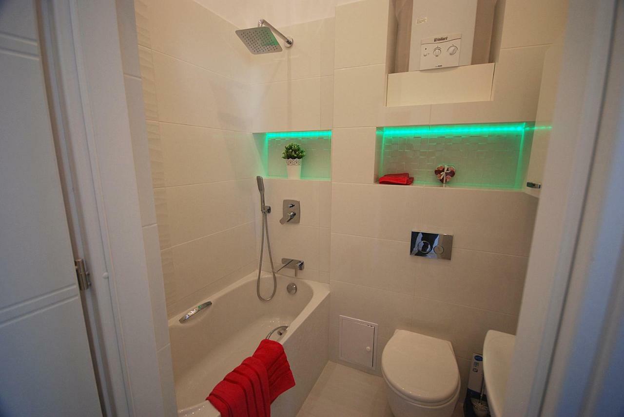 Nowy Apartament Wilcza ワルシャワ エクステリア 写真